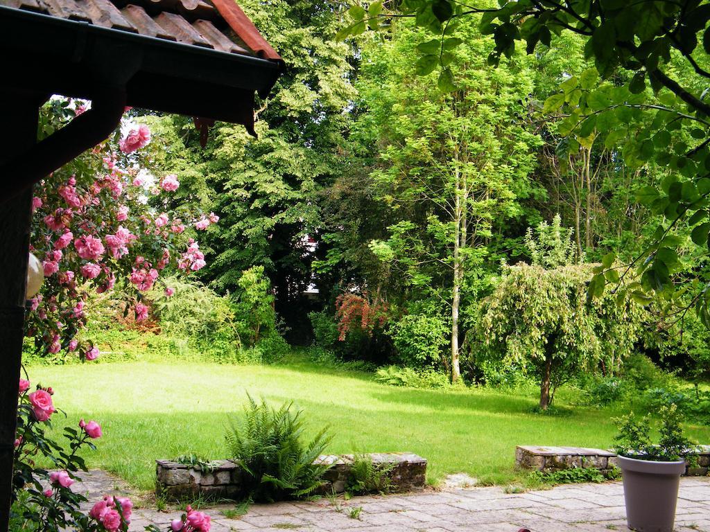 Villa Des Capucins Люксойл-ле-Бан Екстериор снимка