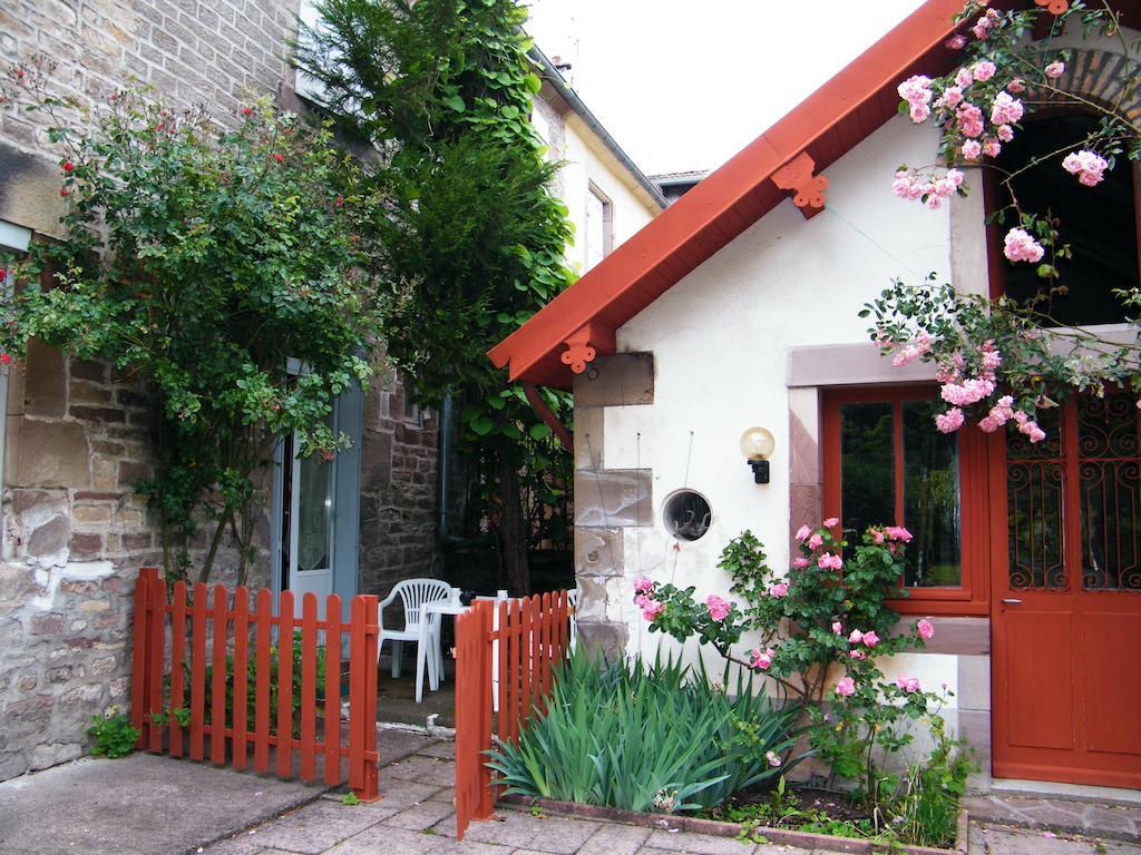 Villa Des Capucins Люксойл-ле-Бан Екстериор снимка