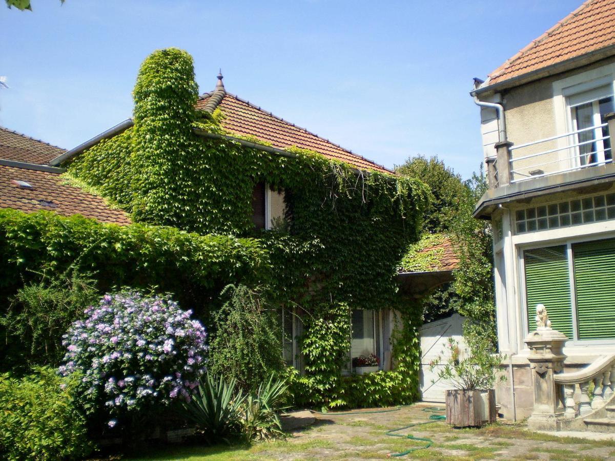 Villa Des Capucins Люксойл-ле-Бан Екстериор снимка